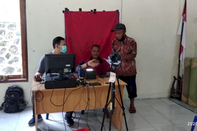 DISDUKCAPIL KLATEN---Inovasi Pelaut Bala Perekaman E-KTP secara Massal kerjasama dengan KPU Kabupaten Klaten di Kecamatan Gantiwarno.