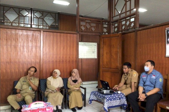 Rapat pembahasan finalisasi pengembangan Aplikasi Sakura berbasis Mobile.