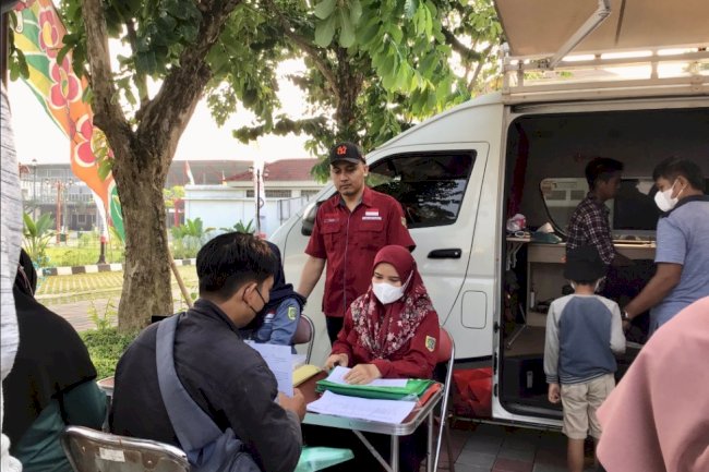Pelayanan Adminduk Dinas Dukcapil Klaten di acara CarFreeDay bahagiakan masyarakat.