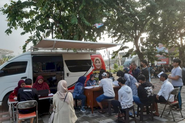 Pelayanan Adminduk Dinas Dukcapil Klaten di acara CarFreeDay bahagiakan masyarakat.
