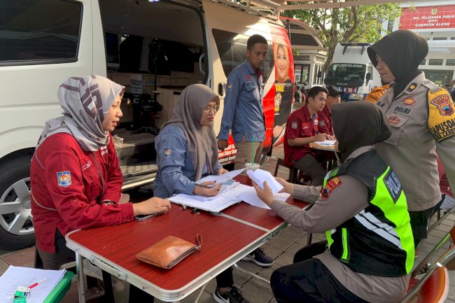 Pelayanan Adminduk Dinas Dukcapil Klaten di acara CarFreeDay bahagiakan masyarakat.