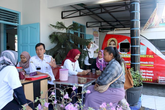 Pelayanan Dinas Kependudukan dan Pencatatan Sipil Kabupaten Klaten dalam acara TNI Manunggal Membangun Desa (TMMD) 