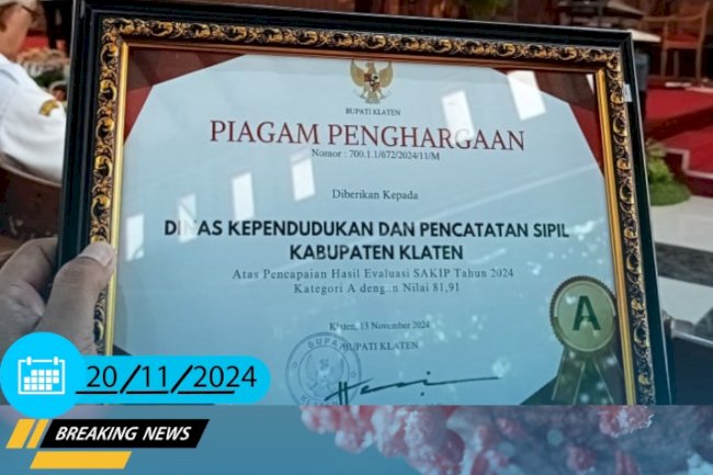 Disdukcapil Klaten menerima piagam penghargaan atas pencapaian hasil evaluasi Sistem Akuntabilitas Kinerja Instansi Pemerintah (SAKIP) tahun 2024. 