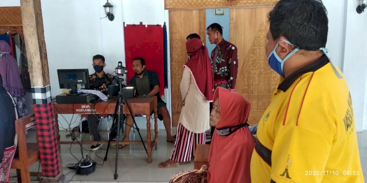 DISDUKCAPIL KLATEN---Inovasi Pelaut Bala Perekaman E-KTP Massal di Desa Ngerangan Kecamatan Bayat.