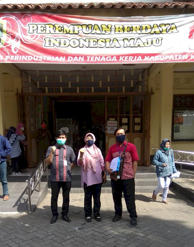 DISDUKCAPIL KLATEN---Inovasi Pelayanan Jemput Bola Akta Kelahiran Usia 0 -18 tahun SeKecamatan Delanggu di Aula Kecamatan Delanggu.