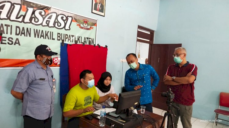 Perekaman E-KTP secara Massal kerjasama dengan KPU Kabupaten Klaten di Kecamatan Juwiring langsung ditinjau oleh Dirjen Dukcapil, Kadis Dispermadesdukcapil Provinsi Jateng dan Kadisdukcapil Klaten.