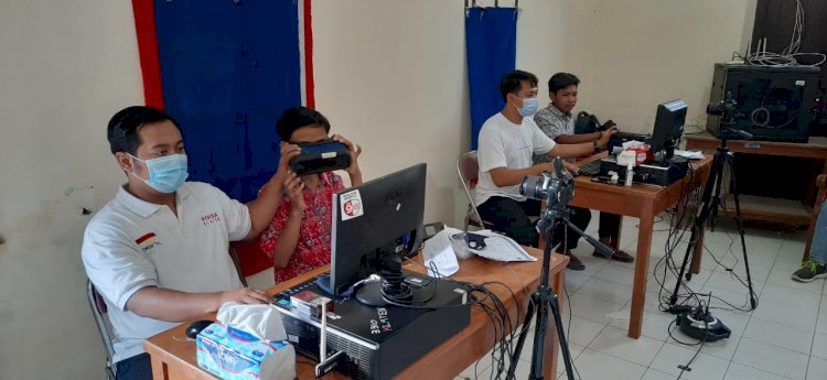 DISDUKCAPIL KLATEN---Inovasi Pelaut Bala Perekaman E-KTP secara Massal kerjasama dengan KPU Kabupaten Klaten di Kecamatan Manisrenggo.