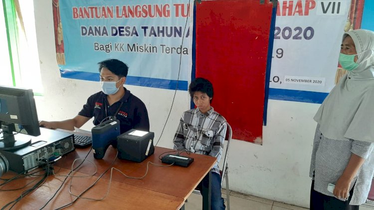 DISDUKCAPIL KLATEN---Inovasi Pelaut Bala Perekaman E-KTP secara Massal kerjasama dengan KPU Kabupaten Klaten di Kecamatan Polanharjo.