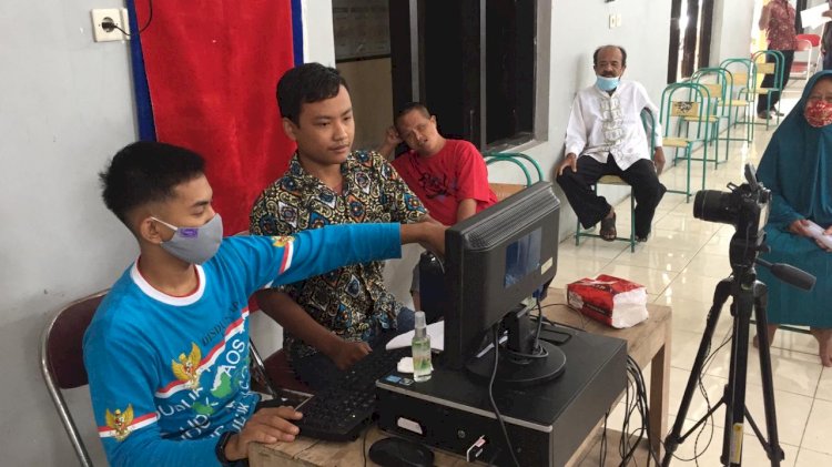 DISDUKCAPIL KLATEN---Inovasi Pelaut Bala Perekaman E-KTP secara Massal kerjasama dengan KPU Kabupaten Klaten di Kecamatan Cawas.