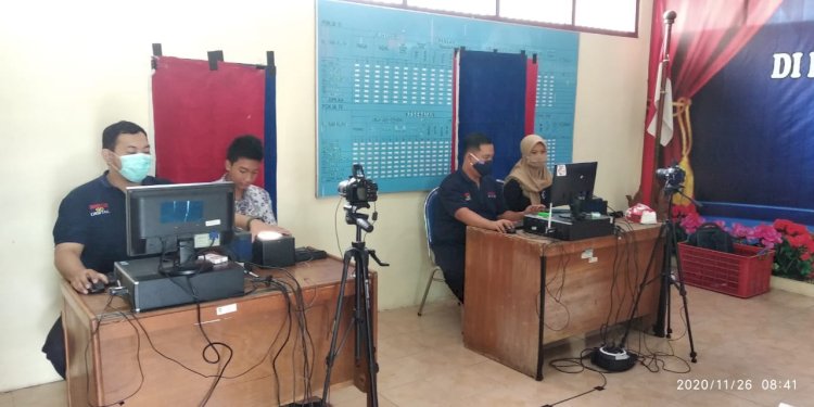 DISDUKCAPIL KLATEN---Inovasi Pelaut Bala Perekaman E-KTP secara Massal kerjasama dengan KPU Kabupaten Klaten di Kecamatan Kalikotes.