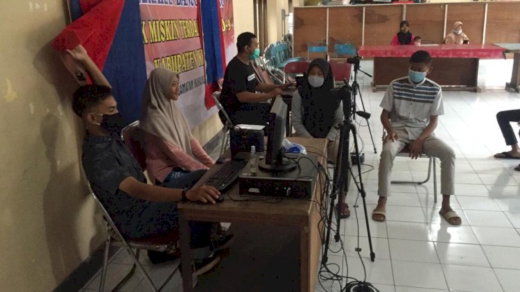DISDUKCAPIL KLATEN---Inovasi Pelaut Bala Perekaman E-KTP secara Massal kerjasama dengan KPU Kabupaten Klaten di Kecamatan Karanganom.