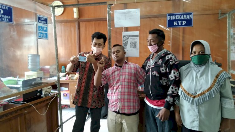 Perekaman sekaligus cetak KTP EL bagi penderita Down Syndrome untuk keperluan Vaksin yang dilaksanakan pada hari Sabtu 09/10/2021.