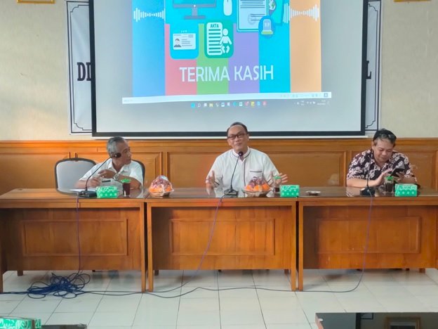 MONITORING PELAYANAN ADMINISTRASI KEPENDUDUKAN OLEH DIRJEN DUKCAPIL WAKTU LIBUR LEBARAN TAHUN 2022.