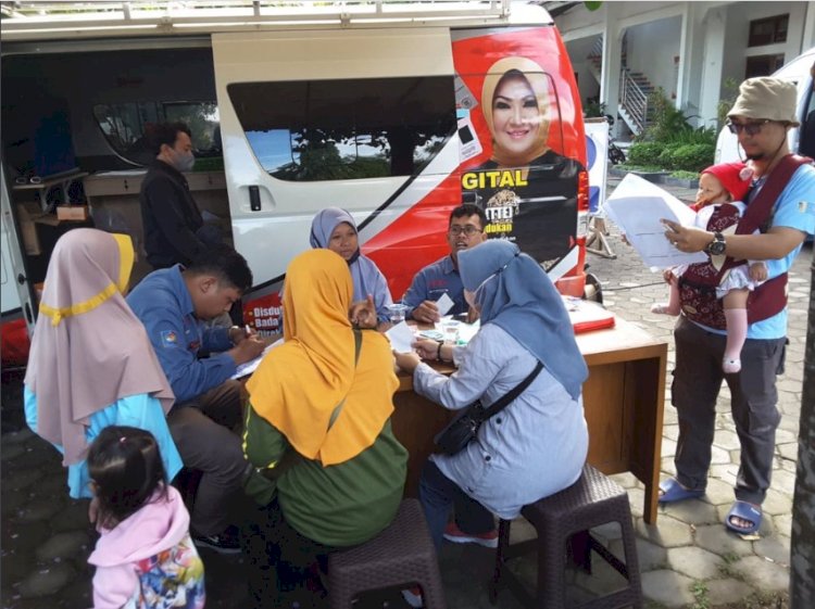 Pelayanan Adminduk Dinas Dukcapil Klaten di acara CarFreeDay bahagiakan masyarakat.