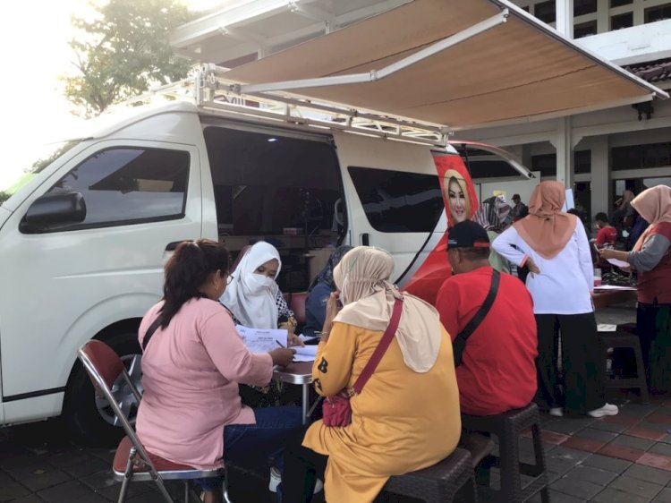 Pelayanan Adminduk Dinas Dukcapil Klaten di acara CarFreeDay bahagiakan masyarakat.