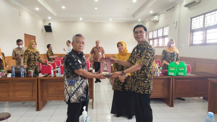 KUNJUNGAN KERJA DALAM RANGKA PENINGKATAN KUALITAS INOVASI PELAYANAN DAN KINERJA PERANGKAT DAERAH DINAS DUKCAPIL KABUPATEN PATI.