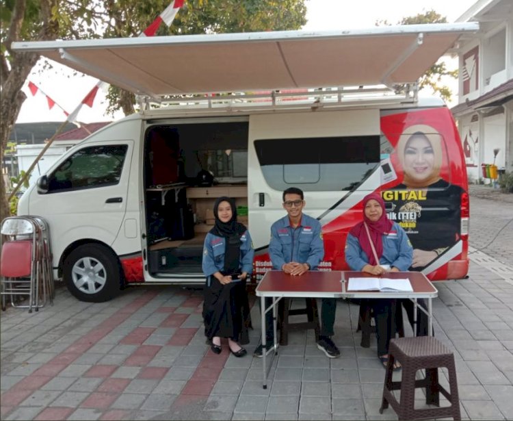 Pelayanan Adminduk Dinas Dukcapil Klaten di acara CarFreeDay bahagiakan masyarakat.