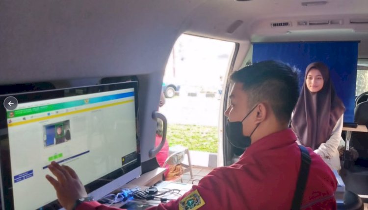 Pelayanan Adminduk Dinas Dukcapil Klaten di acara CarFreeDay bahagiakan masyarakat.