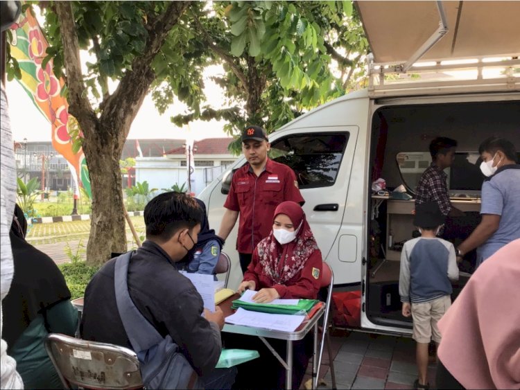 Pelayanan Adminduk Dinas Dukcapil Klaten di acara CarFreeDay bahagiakan masyarakat.