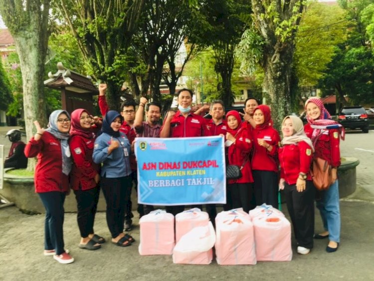 ASN Dinas Dukcapil Klaten BERBAGI TAKJIL.