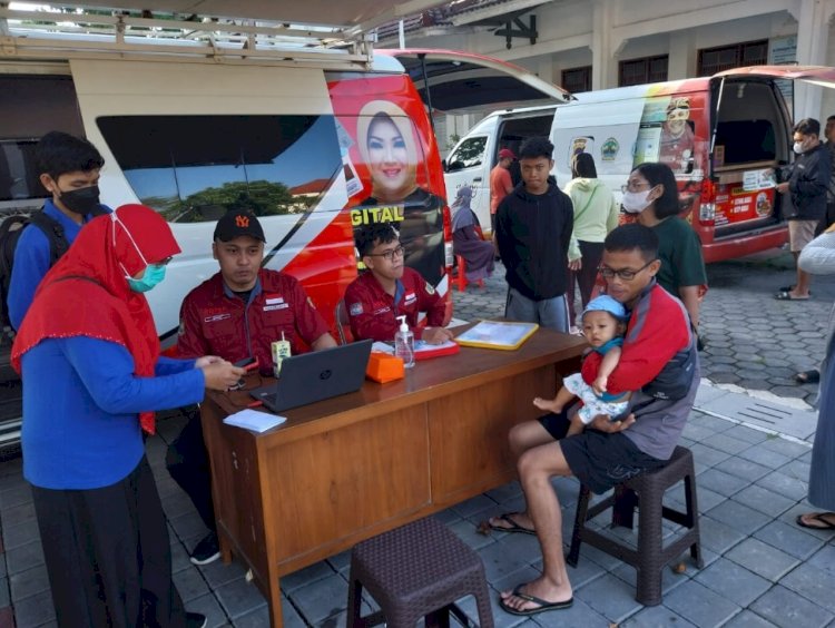 Pelayanan Adminduk Dinas Dukcapil Klaten di acara CarFreeDay bahagiakan masyarakat.