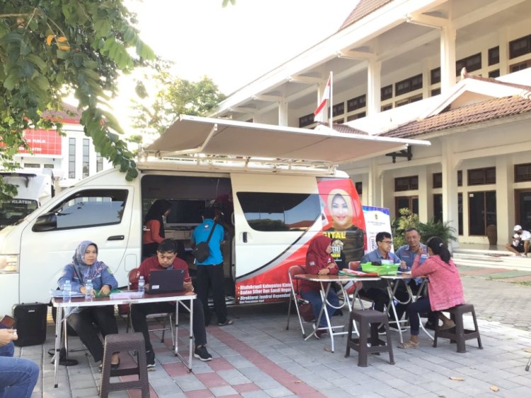 Pelayanan Adminduk Dinas Dukcapil Klaten di acara CarFreeDay bahagiakan masyarakat.