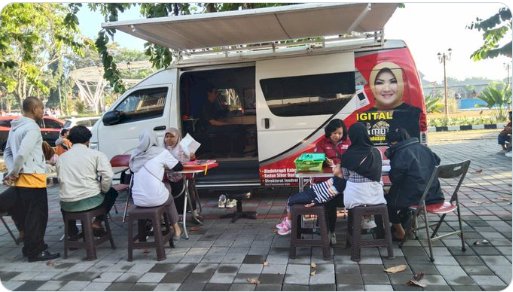 Pelayanan Adminduk Dinas Dukcapil Klaten di acara CarFreeDay bahagiakan masyarakat.