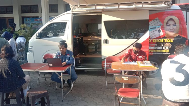 Pelayanan Adminduk Dinas Dukcapil Klaten di acara CarFreeDay bahagiakan masyarakat.