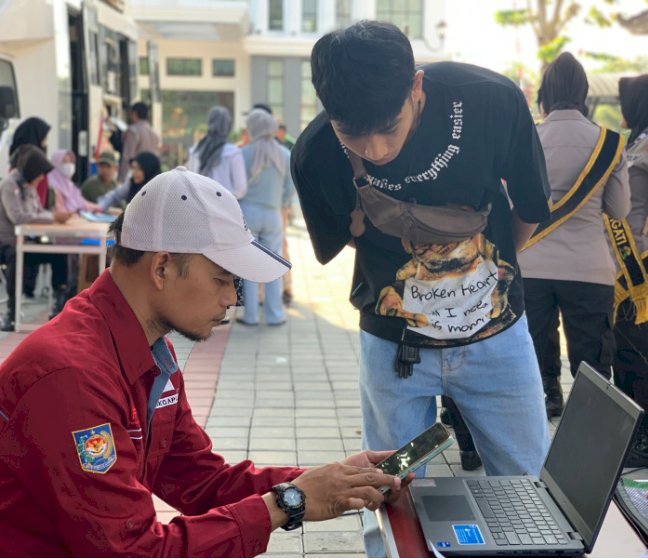 Pelayanan Adminduk Dinas Dukcapil Klaten di acara CarFreeDay bahagiakan masyarakat.