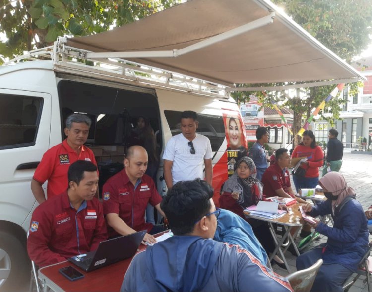 Pelayanan Adminduk Dinas Dukcapil Klaten di acara CarFreeDay bahagiakan masyarakat.