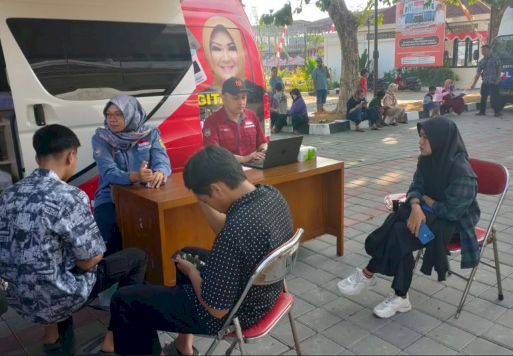 Pelayanan Adminduk Dinas Dukcapil Klaten di acara CarFreeDay bahagiakan masyarakat.