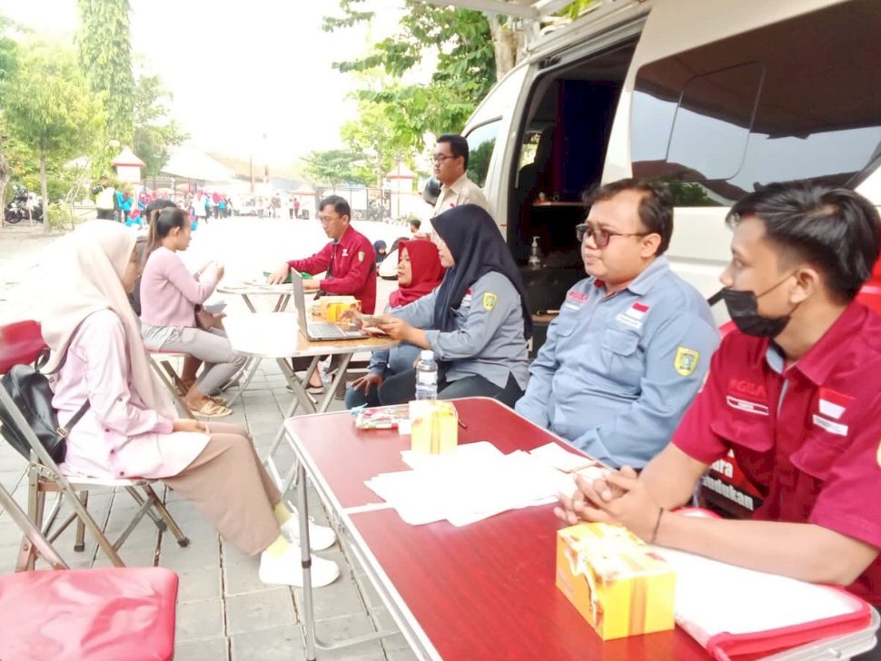 Pelayanan Adminduk Dinas Dukcapil Klaten di acara CarFreeDay bahagiakan masyarakat.