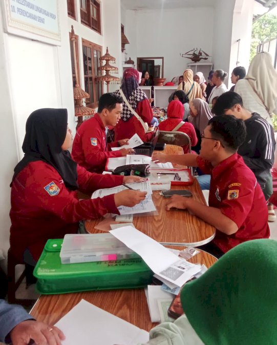 Pelayanan Adminduk Dinas Dukcapil Klaten di acara CarFreeDay bahagiakan masyarakat.