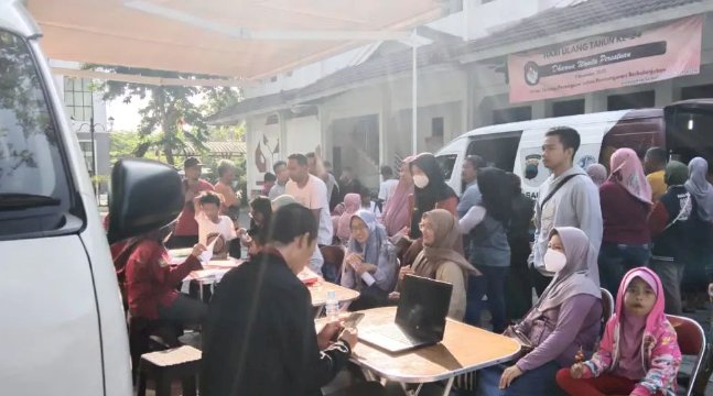 Pelayanan Adminduk Dinas Dukcapil Klaten di acara CarFreeDay bahagiakan masyarakat.