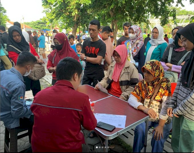 Pelayanan Adminduk Dinas Dukcapil Klaten di acara CarFreeDay bahagiakan masyarakat.