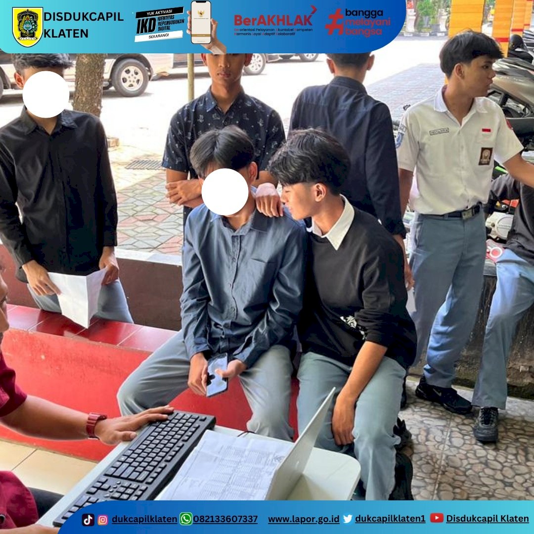 Disdukcapil Klaten memberikan Pelayanan Jemput Bola Rekam KTP-El di SMAN 1 Jatinom 