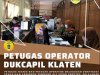 Petugas teknis dan Petugas Operator Pindah Datang melakukan verifikasi dan memproses ajuan online pemohon, melayani dengan sepenuh hati untuk memberikan pelayanan terbaik untuk masyarakat.