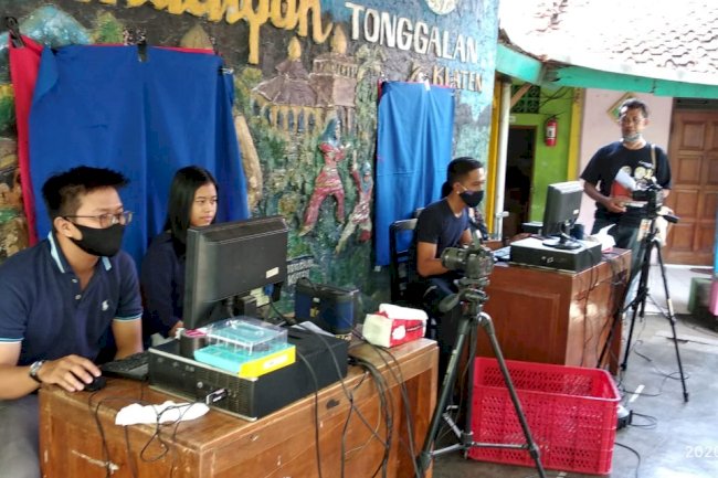 DISDUKCAPIL KLATEN---Inovasi Pelaut Bala Perekaman E-KTP Massal di Tiga Desa/Kelurahan Kecamatan Klaten Tengah.