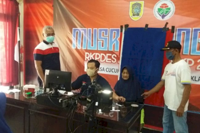 DISDUKCAPIL KLATEN---Inovasi Pelaut Bala Perekaman E-KTP Massal di Tiga Desa Kecamatan Prambanan