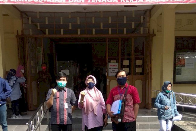 DISDUKCAPIL KLATEN---Inovasi Pelayanan Jemput Bola Akta Kelahiran Usia 0 -18 tahun SeKecamatan Delanggu di Aula Kecamatan Delanggu.