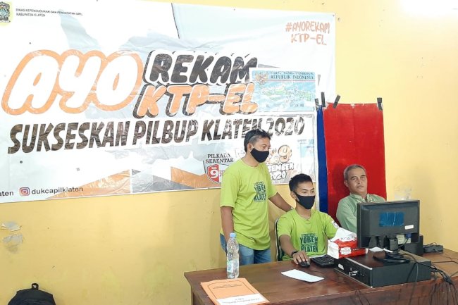DISDUKCAPIL KLATEN---Inovasi Pelaut Bala Perekaman E-KTP secara Massal kerjasama dengan KPU Kabupaten Klaten di Desa Ketitang, Bulurejo, dan Jaten Kecamatan Juwiring.