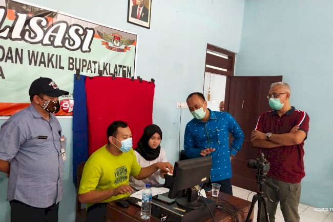 Perekaman E-KTP secara Massal kerjasama dengan KPU Kabupaten Klaten di Kecamatan Juwiring langsung ditinjau oleh Dirjen Dukcapil, Kadis Dispermadesdukcapil Provinsi Jateng dan Kadisdukcapil Klaten.