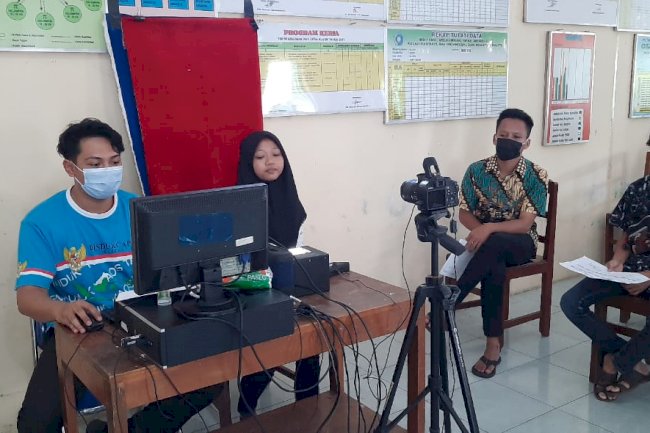 DISDUKCAPIL KLATEN---Inovasi Pelaut Bala Perekaman E-KTP secara Massal kerjasama dengan KPU Kabupaten Klaten di Kecamatan Ceper.