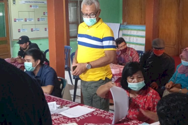 DISDUKCAPIL KLATEN---Inovasi Pelayanan Jemput Bola Akta Kelahiran Usia 0 -18 tahun SeKecamatan Karangdowo di Balai Desa Kupang.