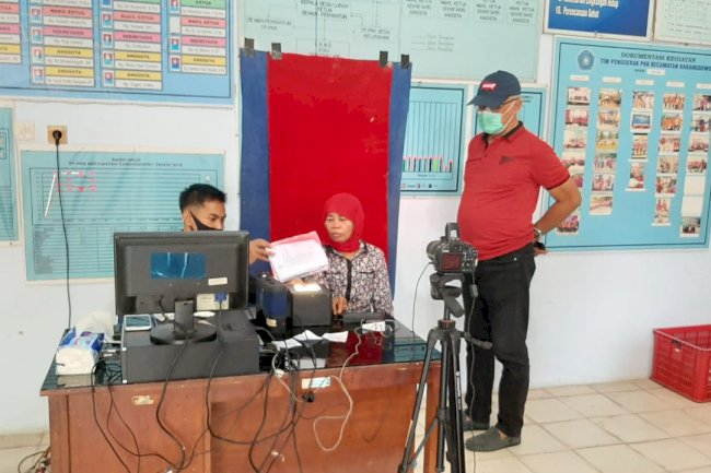 DISDUKCAPIL KLATEN---Inovasi Pelaut Bala Perekaman E-KTP secara Massal kerjasama dengan KPU Kabupaten Klaten di Kecamatan Karangdowo.