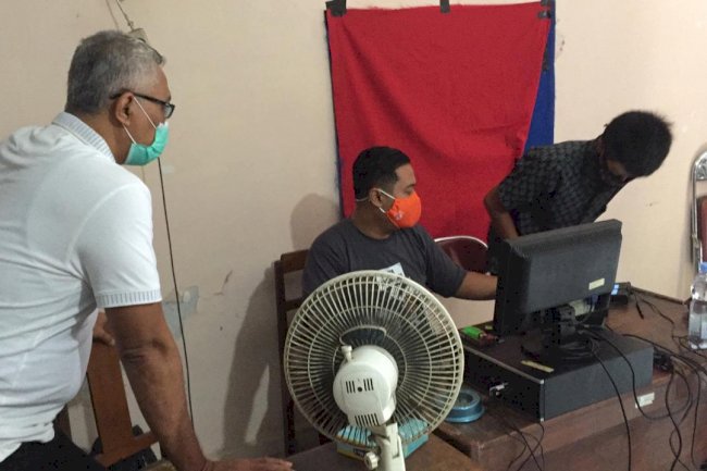 DISDUKCAPIL KLATEN---Inovasi Pelaut Bala Perekaman E-KTP secara Massal kerjasama dengan KPU Kabupaten Klaten di Kecamatan Pedan.