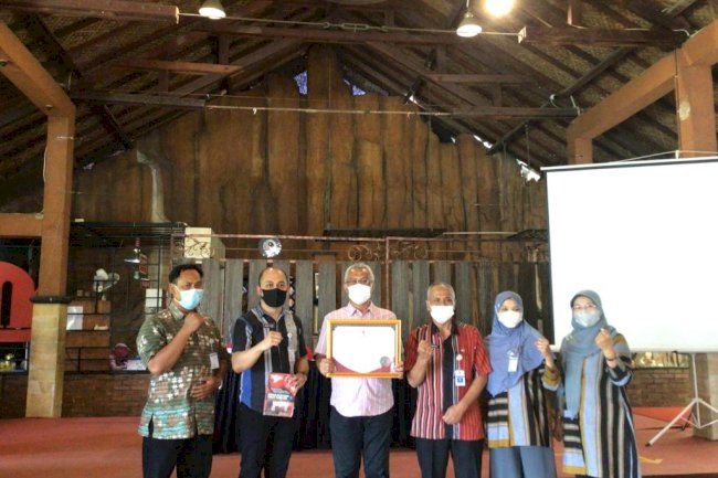 Dukcapil Klaten mendapat Predikat Penyelenggara Pelayanan Publik Kategori Sangat Baik dari Kementerian Pendayagunaan Aparatur Negara dan Reformasi Birokrasi.