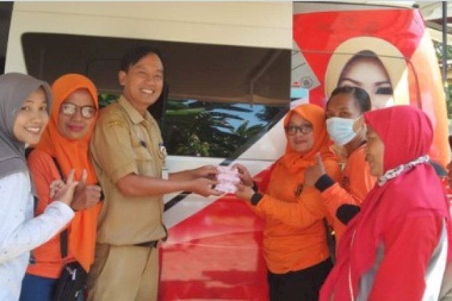 Dinas Dukcapil Klaten Serahkan KIA di Kali Poitan.