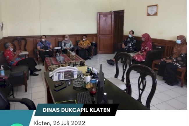 KUNJUNGAN DUKCAPIL KABUPATEN SEMARANG DALAM RANGKA STUDI REFERENSI PELAYANAN ONLINE.