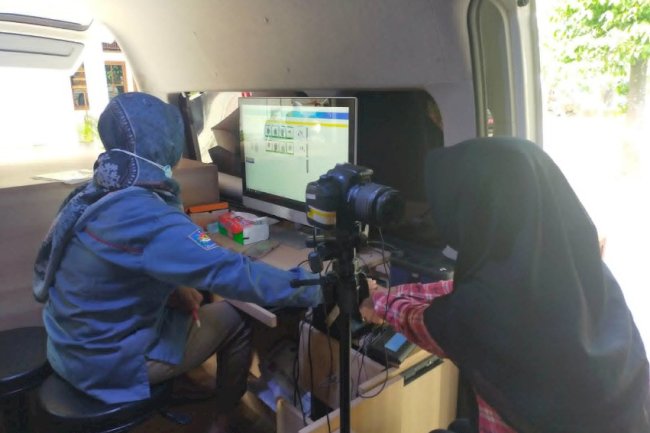 Pelayanan Adminduk Dinas Dukcapil Klaten di acara CarFreeDay bahagiakan masyarakat.